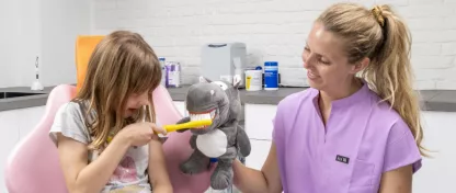 DENTISTERIE PÉDIATRIQUE : 9 ASTUCES POUR METTRE LES ENFANTS À L'AISE